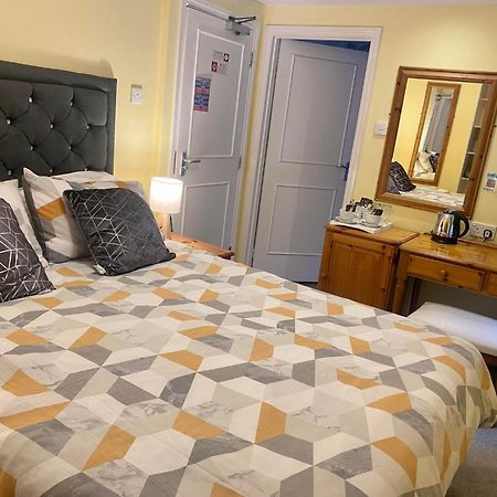 The Farmers Arms Saint Merryn Room photo