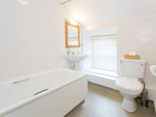 The Farmers Arms Saint Merryn Room photo