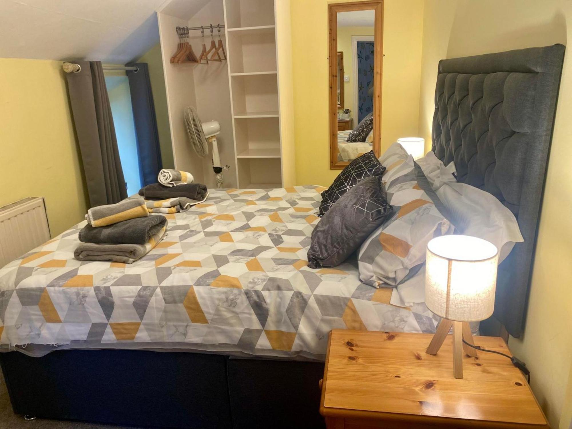 The Farmers Arms Saint Merryn Room photo